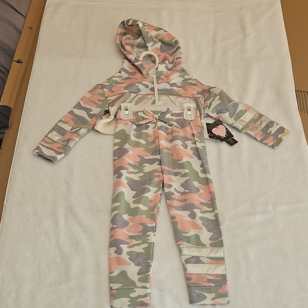GIRLFRIEND Girls 2T Camouflage Hoodie Set Multicolor Long‎ Sleeve with Pants